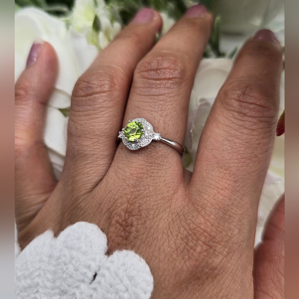 🥰 AUGUST LOVE RING - Picture 3 of 7